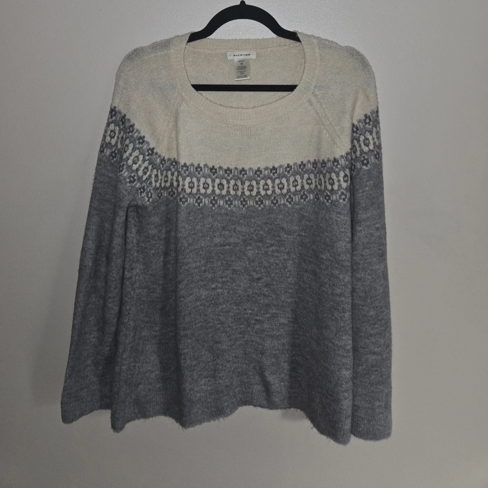 Max Studio Women's Sweater Size Medium Long Sleeve Pullover Knit